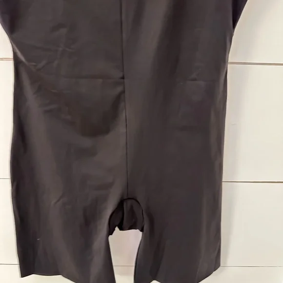 SPANX L one piece top and thigh control spandex contouring slimming shapewear - Picture 7 of 11